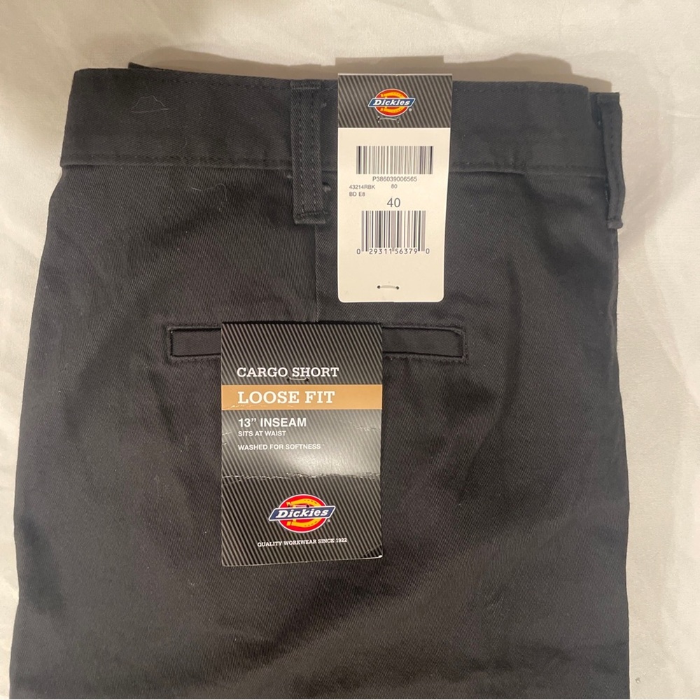 Men’s size 40 loose fit Dickies Cargo shorts black
